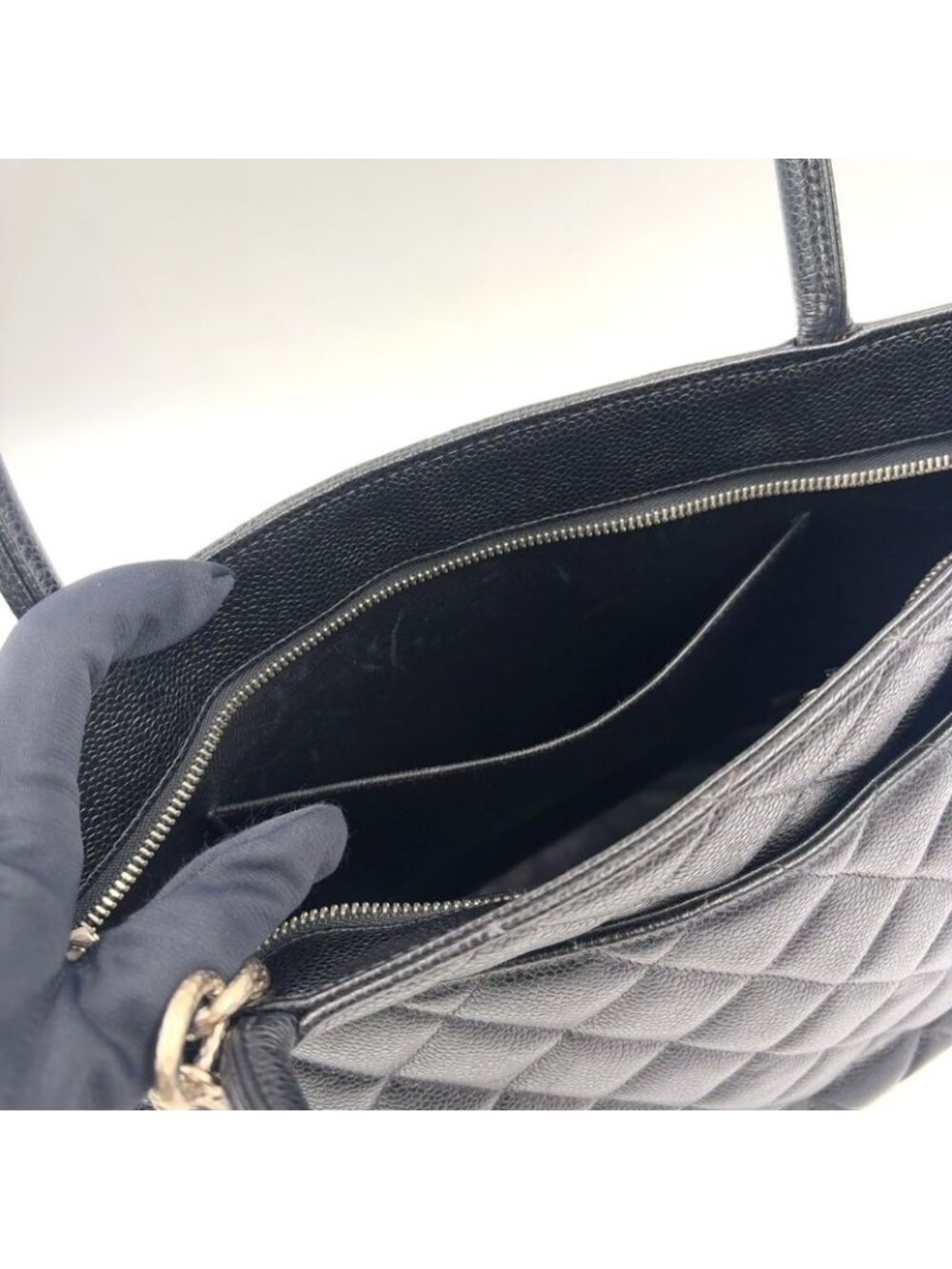 Chanel CC Logo Reprint Caviar Leather Black Tote Gold - Picture 11 of 15